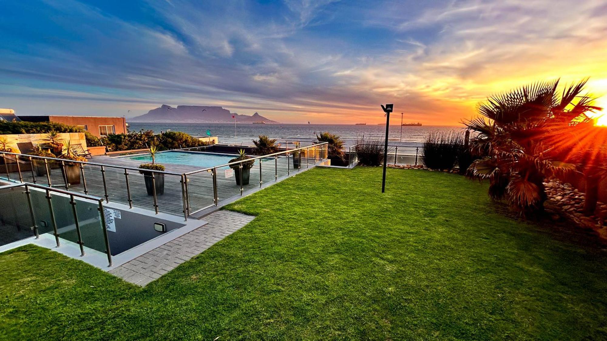 Heaven On Earth - Blouberg Beachfront Self-Catering Apartment Bloubergstrand Zewnętrze zdjęcie